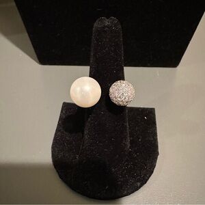 Noir NYC Jewelry Elegant Pearl and Pavé Disc Ring